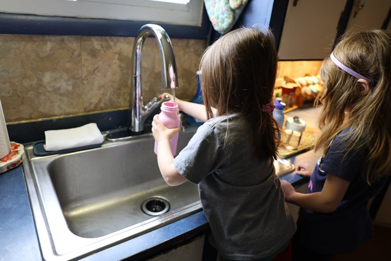 Jenny Moore, 3, and Ava Quenneville, 3.